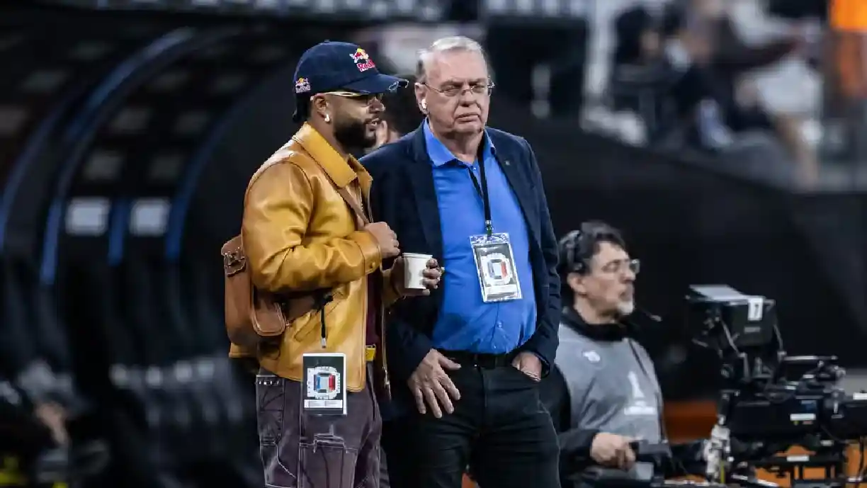 Representantes de Memphis Depay já se reuniram com a diretoria do Corinthians para discutir renovação - Foto: Jhony Inácio/GE