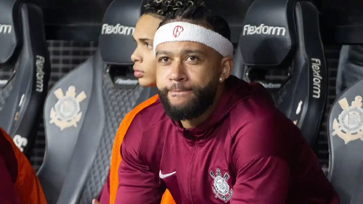 Memphis Depay não é unanimidade nos bastidores do Corinthians enquanto sua renovação avança com a diretoria - Foto: Bruno Escolástico