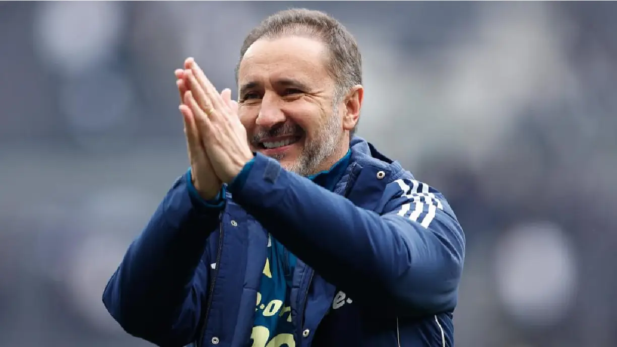 Ex-Corinthians, Vítor Pereira tem conseguido bons resultados com o Nottingham Forest o que garantiu um prêmio - Foto: Reprodução